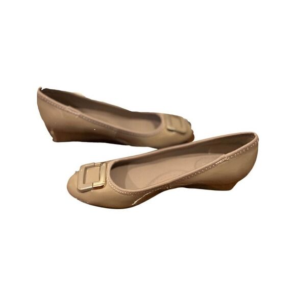 Bandolino patent leather taupe wedge size 5.5 - Picture 2 of 8